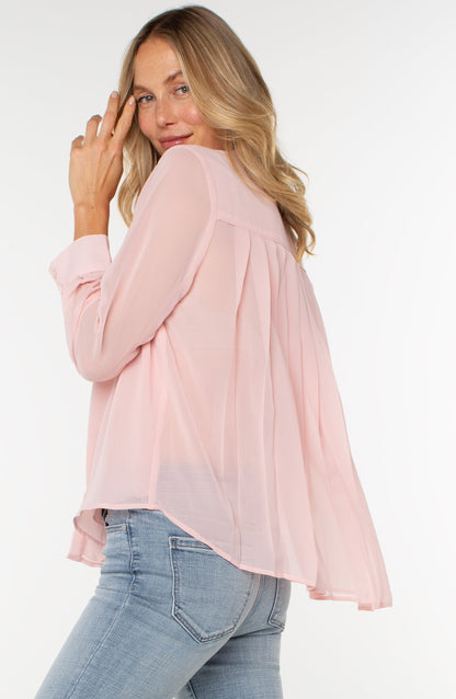 LONG SLEEVE WOVEN SHIRT W/PLEAT BACK DETAIL