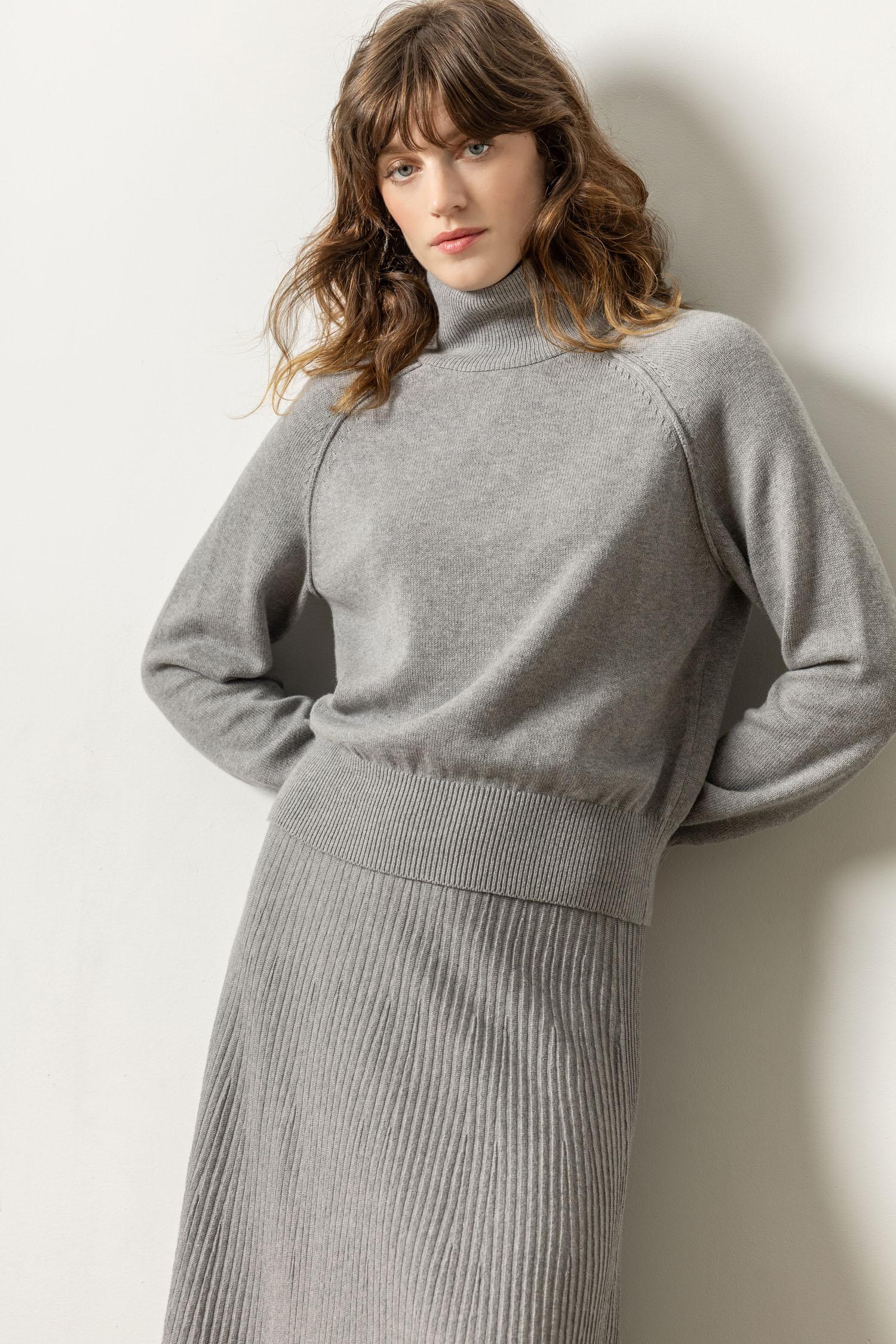 RAGLAN TURTLENECK SWEATER