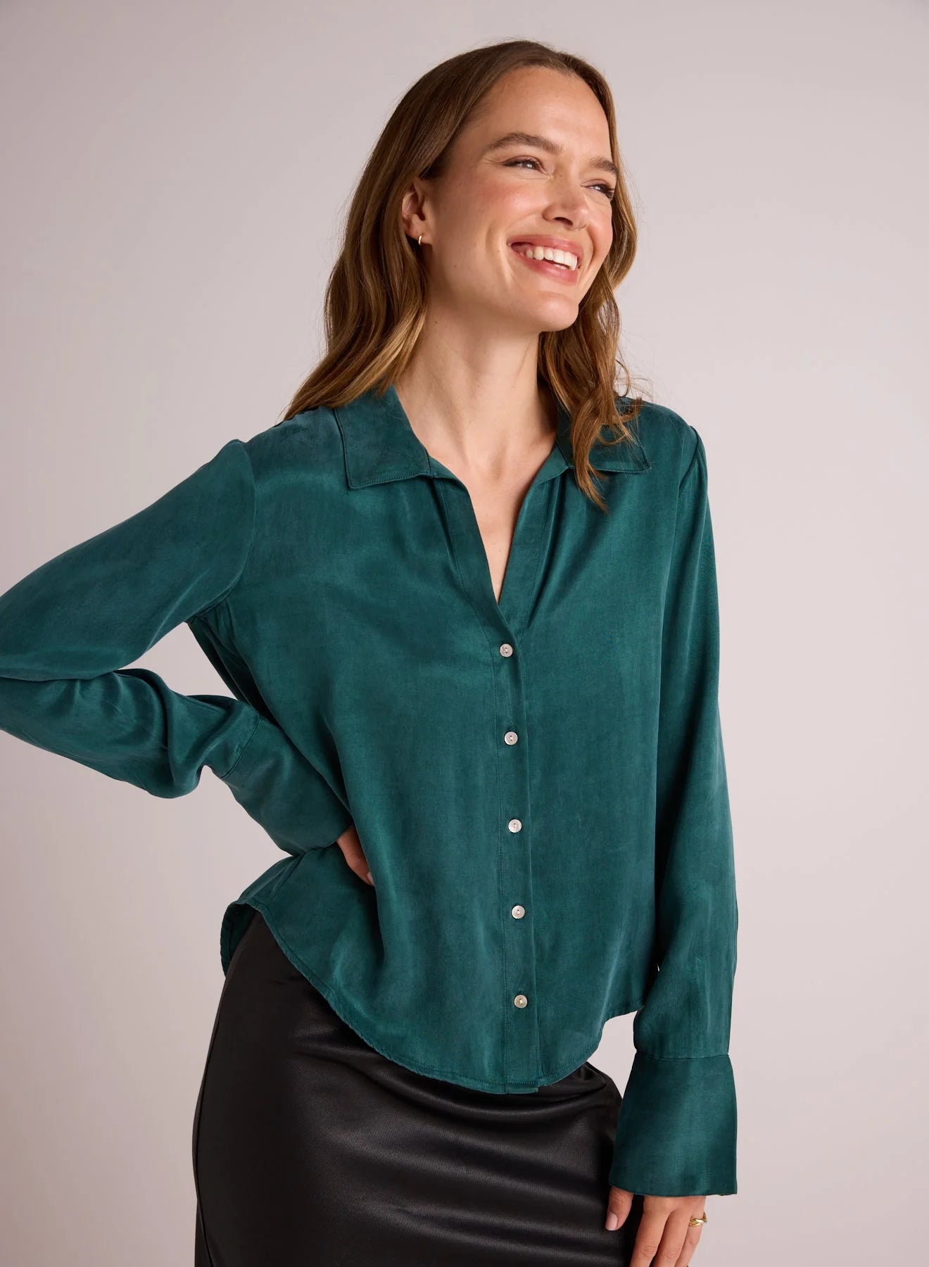 FLOWY WIDE  COLLAR BUTTON DOWN