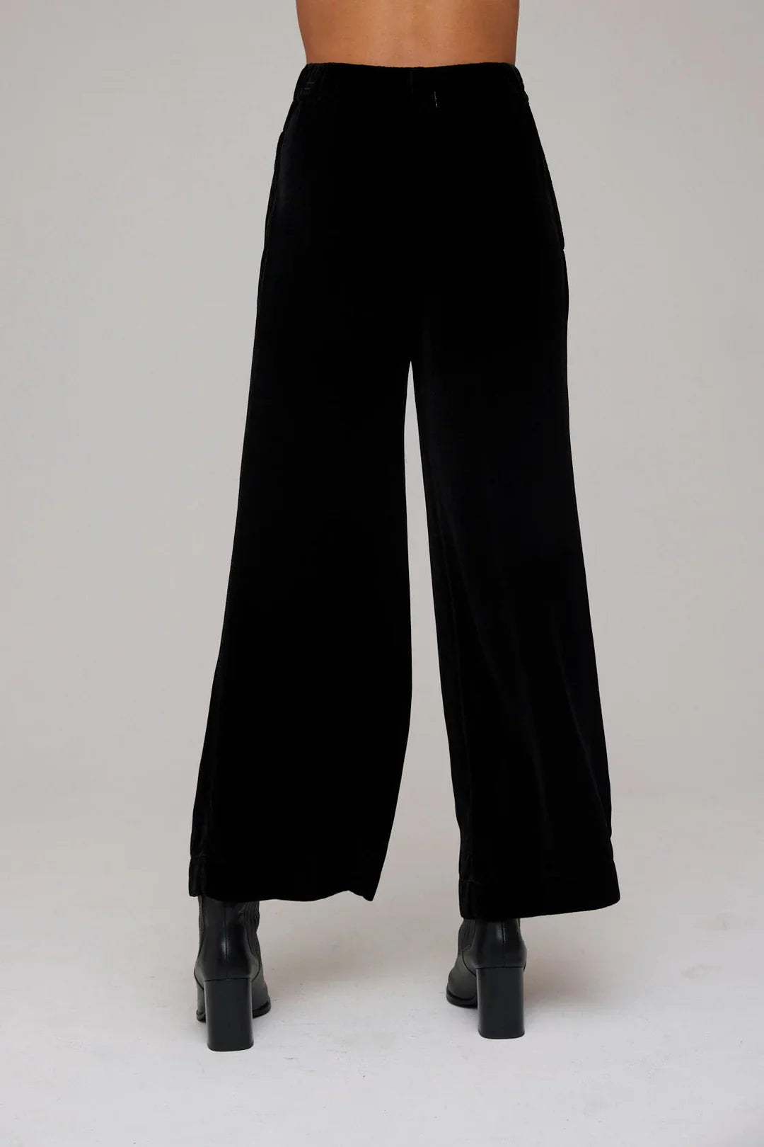 PLEATED WIDE LEG VELVET TROUSER BLACK