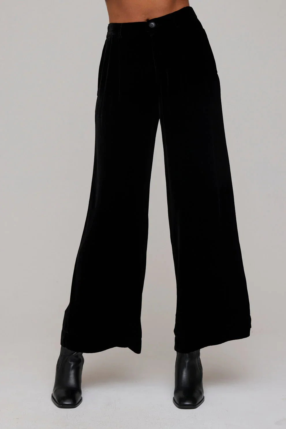 PLEATED WIDE LEG VELVET TROUSER BLACK